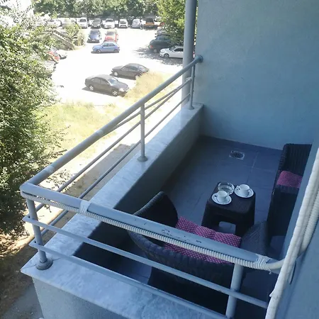 Apartment Djs-modern